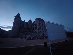 Jardins du parc du château de Vizille le 31 aout après la tombée de la nuit